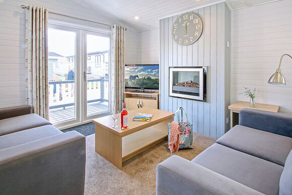 Select Lodge Plus 2 (Pet) - Shorefield Country Park, Milford-on-Sea, Nr Lymington