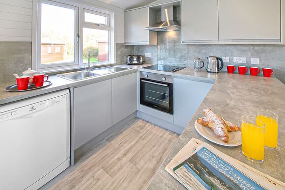 Select Lodge Plus 2 (Pet) - Shorefield Country Park, Milford-on-Sea, Nr Lymington