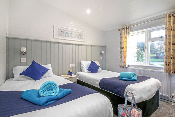 Select Lodge Plus 2 (Pet) - Shorefield Country Park, Milford-on-Sea, Nr Lymington