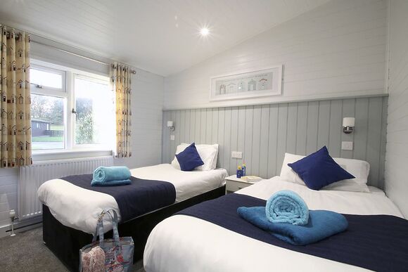Select Lodge Plus 4 (Pet) - Shorefield Country Park, Milford-on-Sea, Nr Lymington