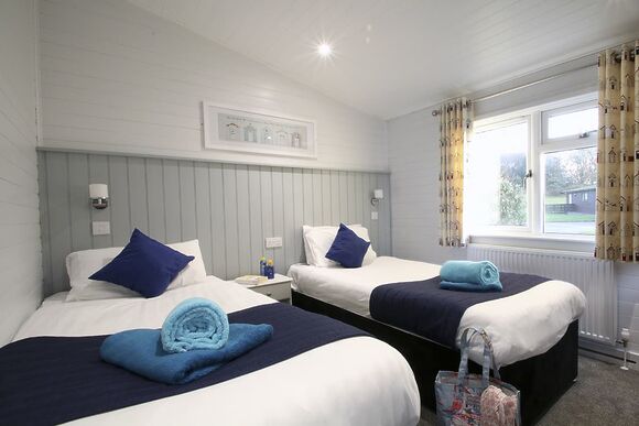 Superior Lodge Plus 3 (Pet) - Shorefield Country Park, Milford-on-Sea, Nr Lymington