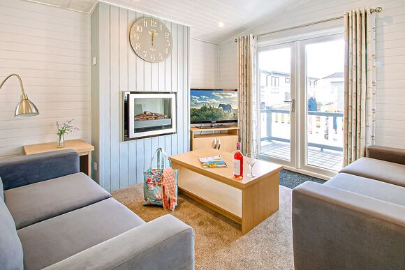 Superior Lodge Plus 4 (Pet) - Shorefield Country Park, Milford-on-Sea, Nr Lymington
