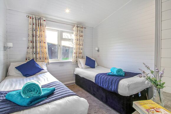 Superior Lodge Plus 4 (Pet) - Shorefield Country Park, Milford-on-Sea, Nr Lymington