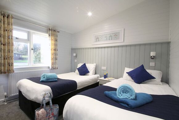Superior Lodge Plus 4 (Pet) - Shorefield Country Park, Milford-on-Sea, Nr Lymington