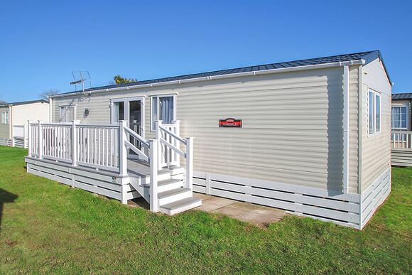Supreme 2 (Pet) - Shorefield Country Park, Milford-on-Sea, Nr Lymington