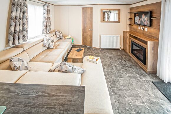 Supreme 3 (Pet) - Shorefield Country Park, Milford-on-Sea, Nr Lymington