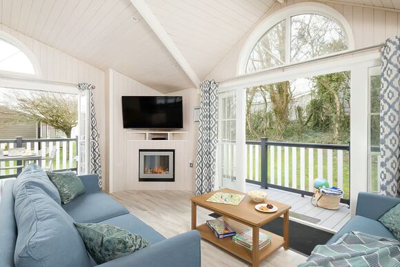 Signature 4 Plus Lodge - Shorefield Country Park, Milford-on-Sea, Nr Lymington