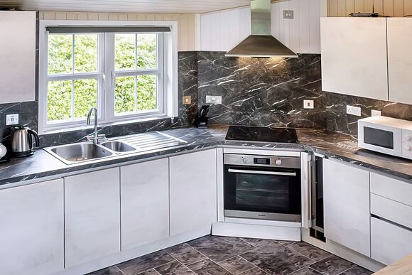 Signature 4 Plus Lodge - Shorefield Country Park, Milford-on-Sea, Nr Lymington