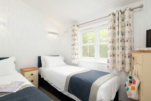 Signature 4 Plus Lodge - Shorefield Country Park, Milford-on-Sea, Nr Lymington
