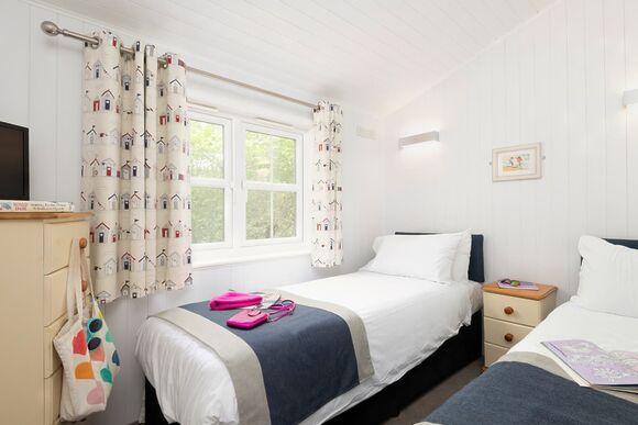 Signature 4 Plus Lodge - Shorefield Country Park, Milford-on-Sea, Nr Lymington