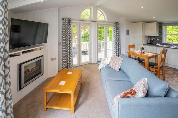 Signature Lodge 1 - Shorefield Country Park, Milford-on-Sea, Nr Lymington