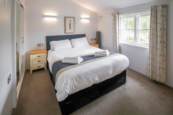 Signature Lodge 1 - Shorefield Country Park, Milford-on-Sea, Nr Lymington
