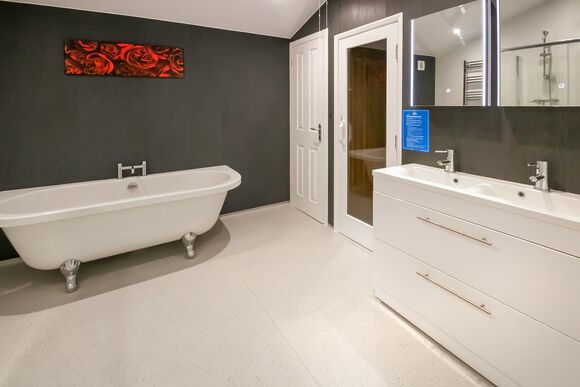 Signature Lodge 1 - Shorefield Country Park, Milford-on-Sea, Nr Lymington