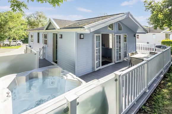 Signature Lodge 2 - Shorefield Country Park, Milford-on-Sea, Nr Lymington