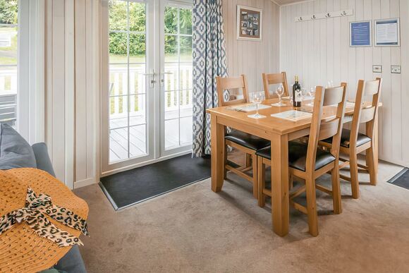 Signature Lodge 2 - Shorefield Country Park, Milford-on-Sea, Nr Lymington