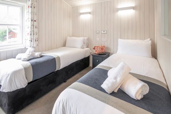 Signature Lodge 2 - Shorefield Country Park, Milford-on-Sea, Nr Lymington