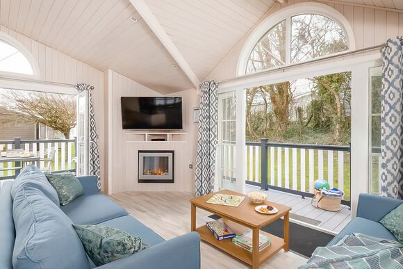 Signature Lodge 3 - Shorefield Country Park, Milford-on-Sea, Nr Lymington