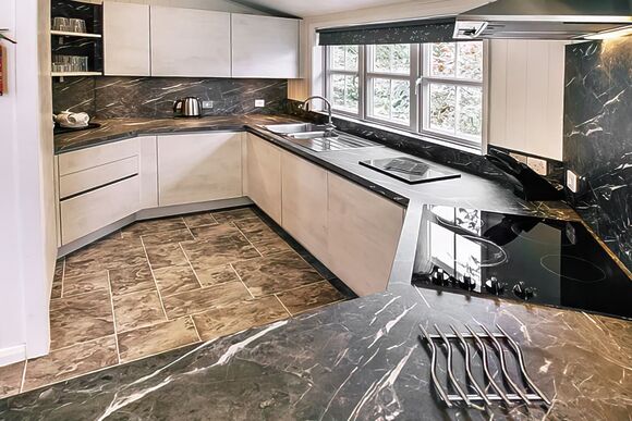 Signature Lodge 3 - Shorefield Country Park, Milford-on-Sea, Nr Lymington