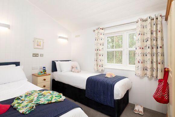 Signature Lodge 3 - Shorefield Country Park, Milford-on-Sea, Nr Lymington