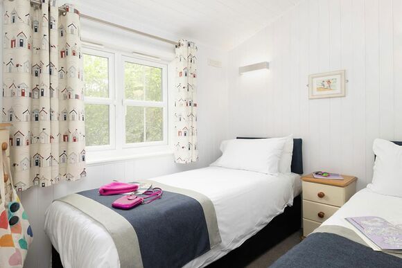 Signature Lodge 3 - Shorefield Country Park, Milford-on-Sea, Nr Lymington