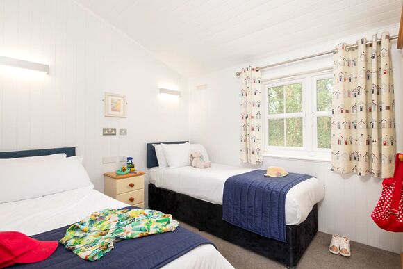 Signature Lodge 4 - Shorefield Country Park, Milford-on-Sea, Nr Lymington