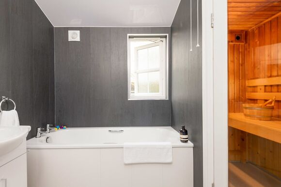 Signature Lodge 4 - Shorefield Country Park, Milford-on-Sea, Nr Lymington