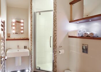 Golden Oak 1 - Sherwood Forest Lodges, Sherwood Forest, Nr Edwinstowe