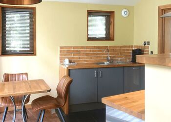 Golden Oak Hideaway - Sherwood Forest Lodges, Sherwood Forest, Nr Edwinstowe