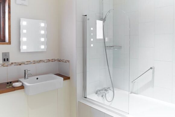 Golden Oak Treehouse (Pet) - Sherwood Forest Lodges, Sherwood Forest, Nr Edwinstowe