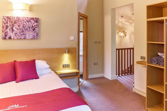 Golden Oak 1 - Sherwood Forest Lodges, Sherwood Forest, Nr Edwinstowe