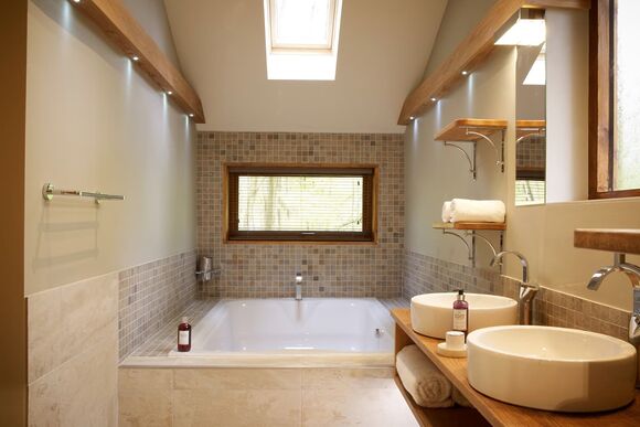 Golden Oak Hideaway - Sherwood Forest Lodges, Sherwood Forest, Nr Edwinstowe