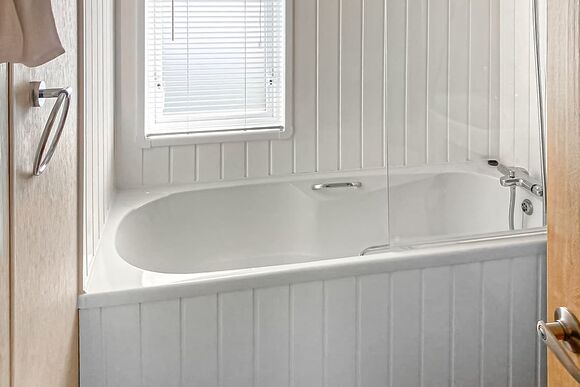 Lake Side 2 Platinum - Shear Barn Holiday Park, Hastings 