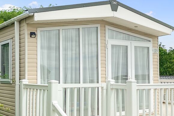 Lakeside 131 Caravan - Shear Barn Holiday Park, Hastings 