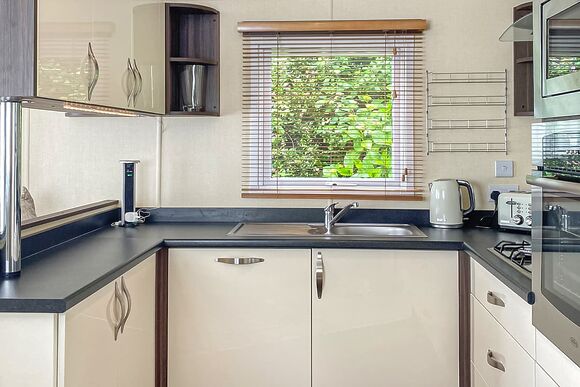 Lakeside 131 Caravan - Shear Barn Holiday Park, Hastings 