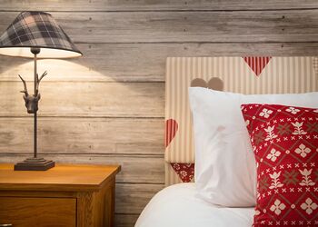 Woodland Rustic 2 Bed - The Sherwood Hideaway Lodges, Perlethorpe, Newark-on-Trent