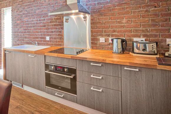 Traditional Pet Friendly 3 Bed - The Sherwood Hideaway Lodges, Perlethorpe, Newark-on-Trent