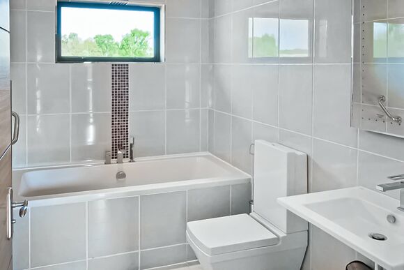 Traditional Pet Friendly 3 Bed - The Sherwood Hideaway Lodges, Perlethorpe, Newark-on-Trent