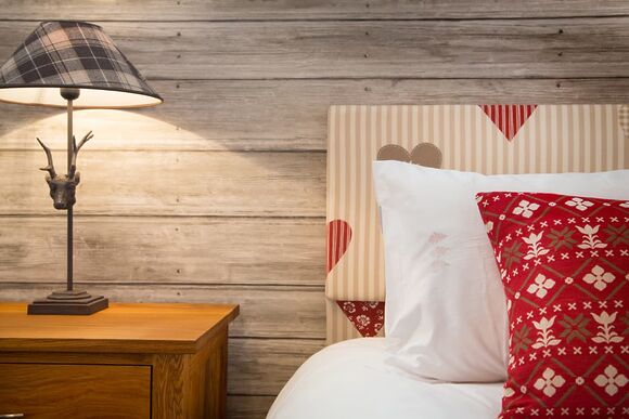 Woodland Rustic 2 Bed - The Sherwood Hideaway Lodges, Perlethorpe, Newark-on-Trent