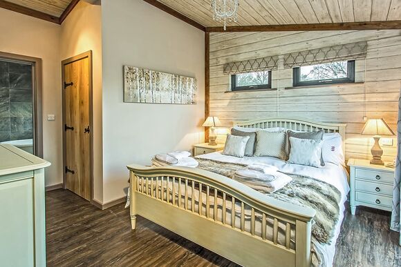 Woodland View Superior 3 Bed - The Sherwood Hideaway Lodges, Perlethorpe, Newark-on-Trent