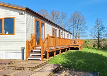 Mullion 4 Bedroom with Decking and Hot Tub - Silver Sands Holiday Park - Cornwall, Helston