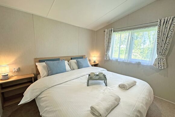 Porthleven 2 Bedroom with Decking and Hot Tub - Silver Sands Holiday Park - Cornwall, Helston