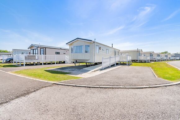 Gold Caravan 6 WCF (Pet) - Skegness Fields, Skegness