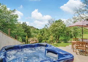 Pool View Lodge - Slate House Lodges, Little London, Nr Llandinam