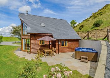 Pool View Lodge - Slate House Lodges, Little London, Nr Llandinam