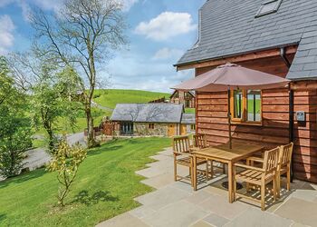 Pool View Lodge - Slate House Lodges, Little London, Nr Llandinam