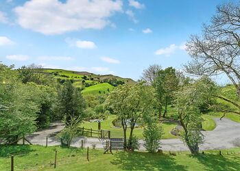 Pool View Lodge - Slate House Lodges, Little London, Nr Llandinam