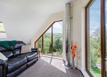 Pool View Lodge - Slate House Lodges, Little London, Nr Llandinam