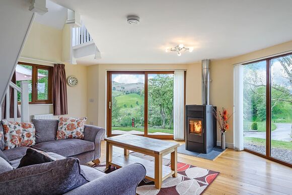 Pool View Lodge - Slate House Lodges, Little London, Nr Llandinam