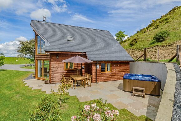 Pool View Lodge - Slate House Lodges, Little London, Nr Llandinam