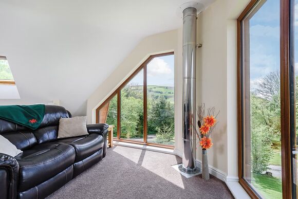 Pool View Lodge - Slate House Lodges, Little London, Nr Llandinam